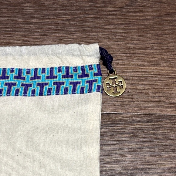 🔥🔥🔥Tory Burch Cream and Navy Dust Bag🔥🔥🔥 - Picture 2 of 6